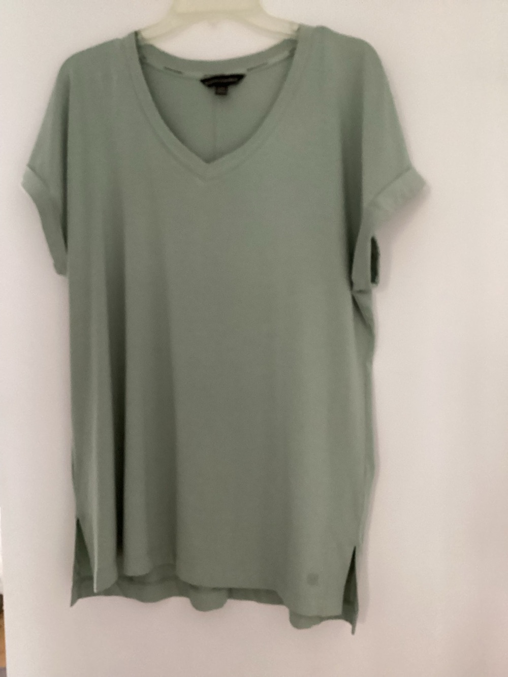 Banana Republic Light Sage V-Neck Short Sleeve Top. NWOT